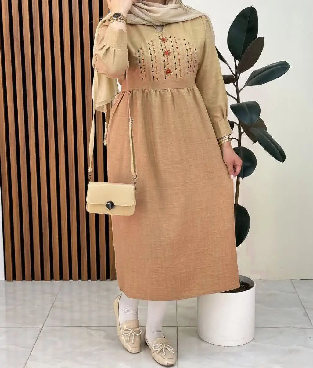 هوا گرم شده و فصل فصله لباسهای رنگی و خنکه😍یمدل ماکسی مانتویی آوردم براتون با گلدوزی عالی، کمر کار بصورت رندوم کمربند متصل داره❌ و حتی میتونید با کمربندهای خودتون ستش کنید✅