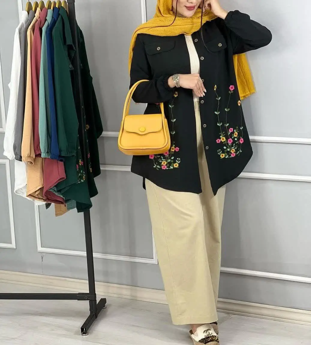 قد بلند پسندا ببینید چمدلی اومده براتون 🥰 اخه مگه داریم #شومیزمانتویی ب این دلبری 🤩 رنگبندی زیبا و خاص 🥰 با طرح گلدوزی شده جنس عالی و با کیفیت تنخور بینهایت زیبا و جذاب😍👌