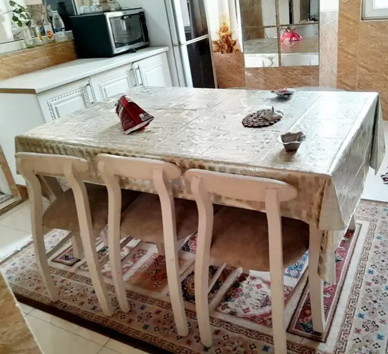 میز نهار خوری ۶ نفره سالم بدون شکستگی