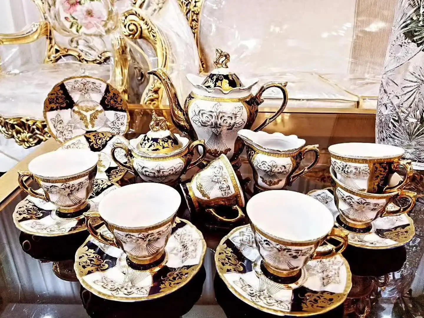 سرویس چایخوری۱۷ پارچه طلاکوب