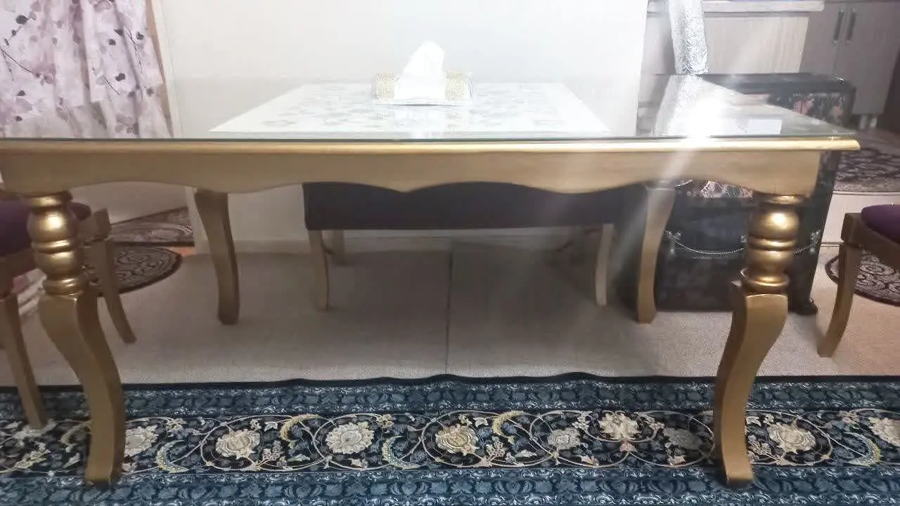 میز نهارخوری بدون صندلی